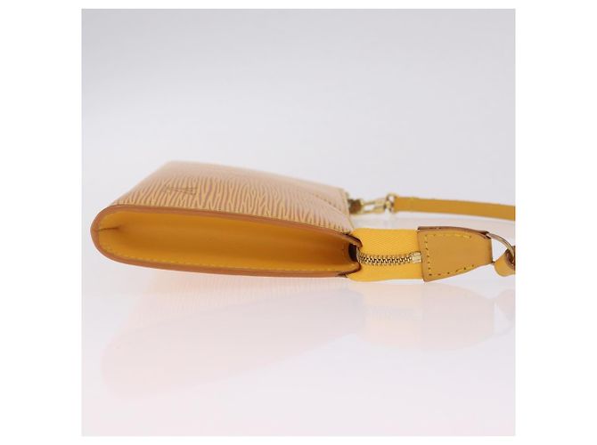 Louis Vuitton Pochette Accessoires Epi Leather MM - vista 3