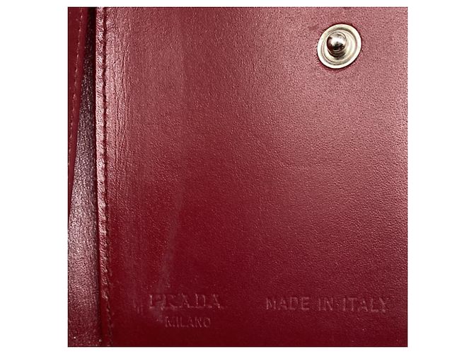 Portafoglio Prada con logo smaltato in pelle rossa - vista 10