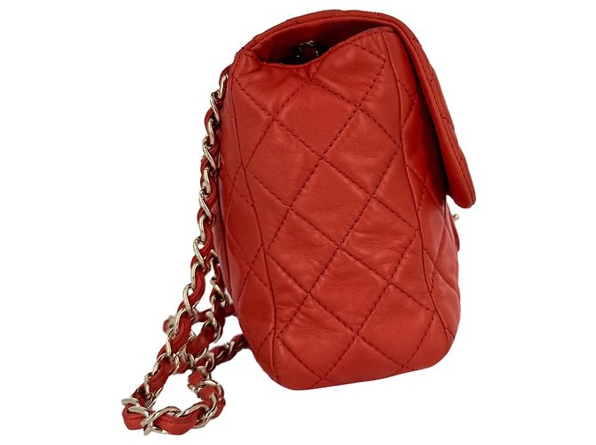 Borsa Chanel Classic Double Flap in pelle rossa - vista 3