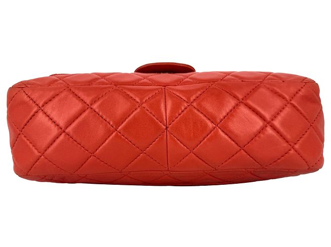 Borsa Chanel Classic Double Flap in pelle rossa - vista 4