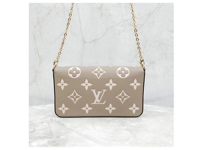 Louis Vuitton Pochette Accessories Monogram Empreinte Chain Bag - vista 3