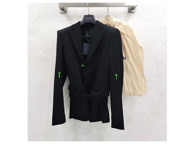 Louis Vuitton Hook Belted Single Jacket - view 8