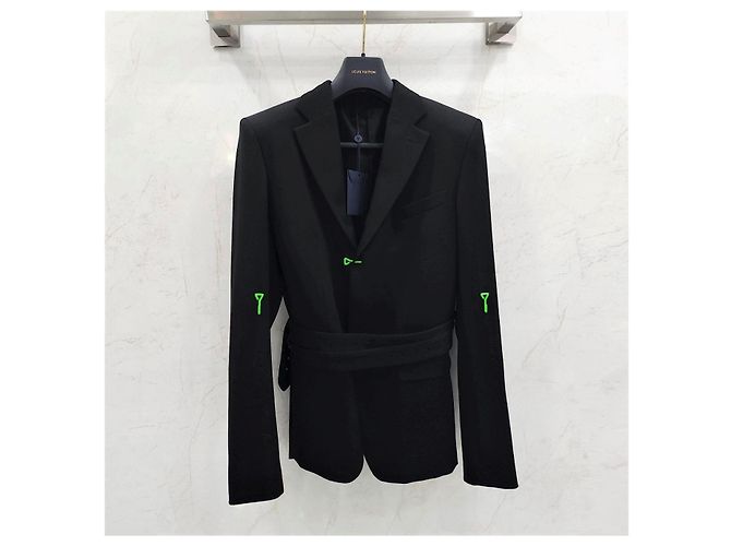 Louis Vuitton Hook Belted Single Jacket - view 9