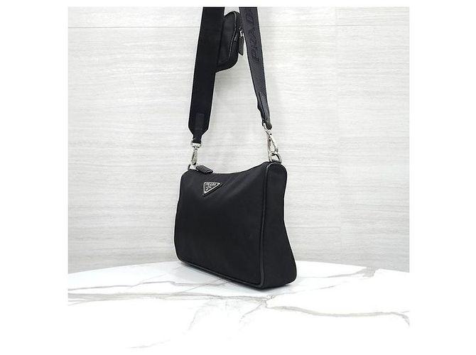 Prada Borsa a tracolla pouch in nylon Saffiano con logo triangolare - vista 2