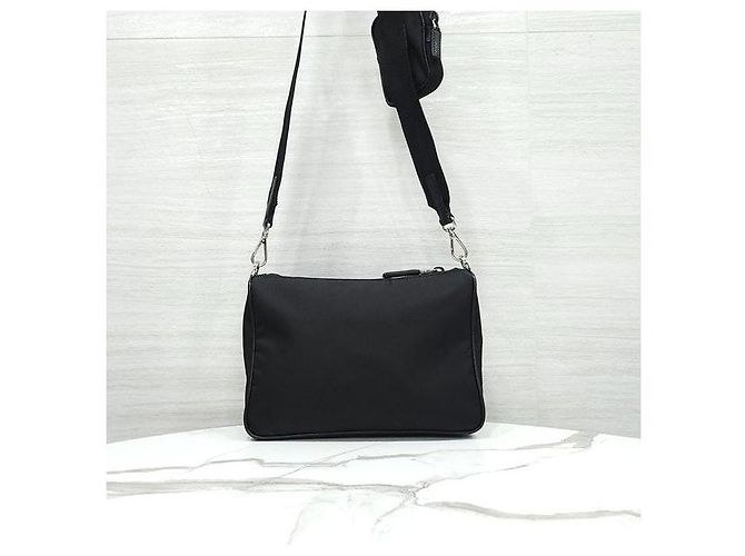Prada Borsa a tracolla pouch in nylon Saffiano con logo triangolare - vista 3