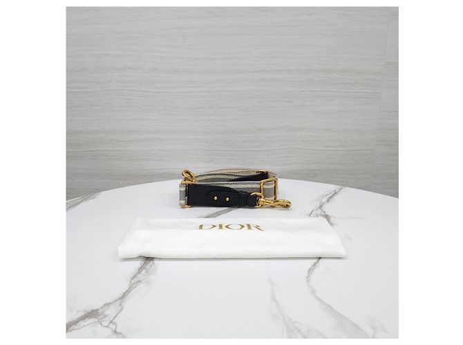Dior Grauer bestickter Canvas-Schultergurt mit Ring - Ansicht 10