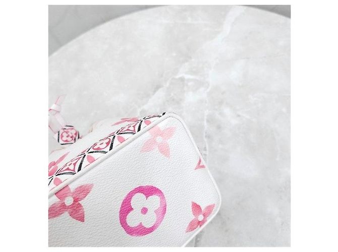 Louis Vuitton Borsa a Secchiello Monogram Nano Noe Pink - vista 6