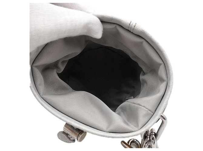Bucket Louis Vuitton Borsa a secchiello Nano Monogram Chalk Grigia a tracolla - vista 5