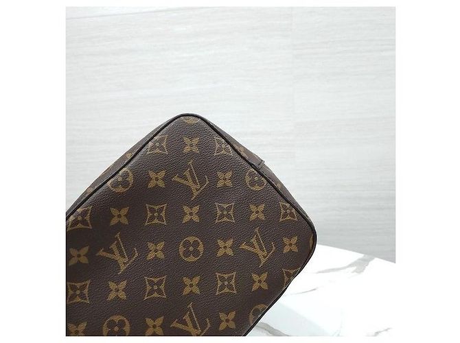 Néonoé Louis Vuitton Borsa a spalla Neo Noe MM Monogram - vista 8