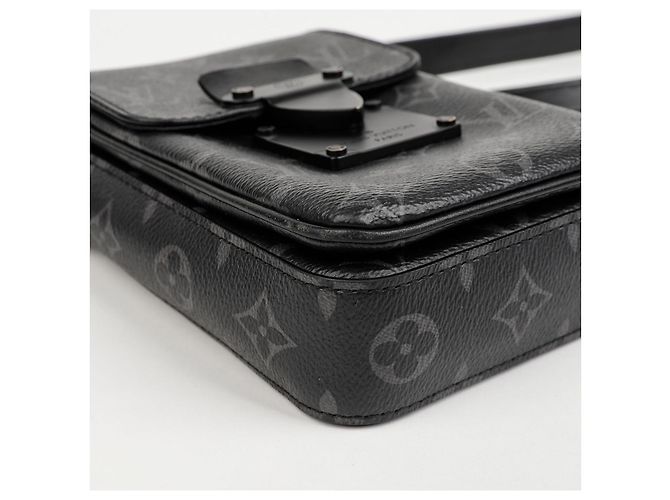 Louis Vuitton Borsa a tracolla in pelle nera - vista 8
