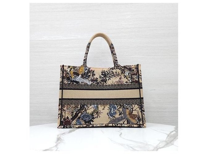 Dior Borsa Book Tote Medium Beige Multicolor Ricamo Jardin D'hiver - vista 3