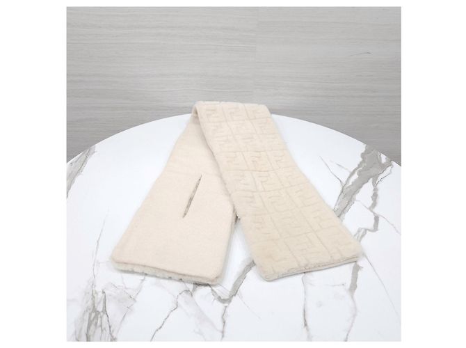 Fendi Sciarpa Muffler in Shearling Camellia - vista 10