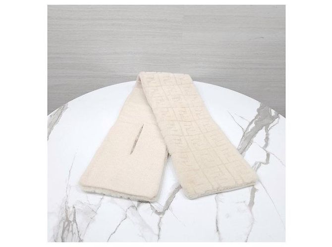 Fendi Sciarpa Muffler in Shearling Camellia - vista 2
