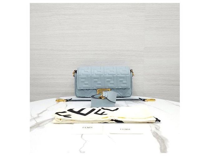 Fendi Borsa a spalla Medium in pelle Nappa embossed FF Blu - vista 10