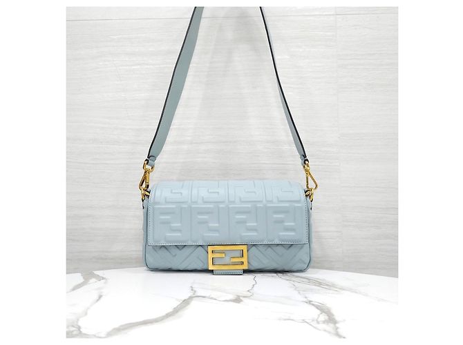 Fendi Borsa a spalla Medium in pelle Nappa embossed FF Blu - vista 11