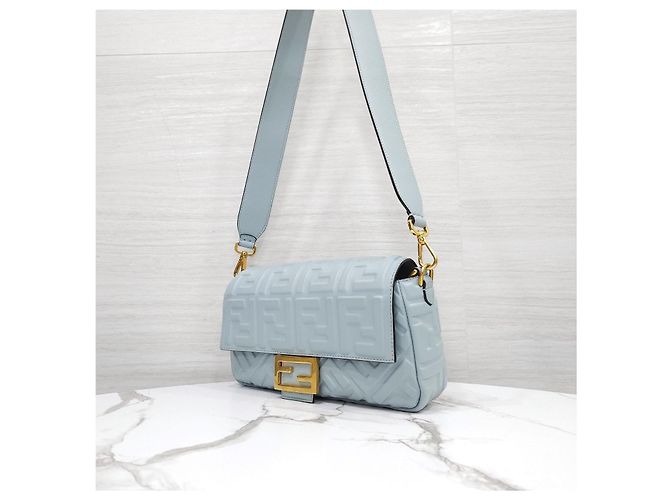 Fendi Borsa a spalla Medium in pelle Nappa embossed FF Blu - vista 12