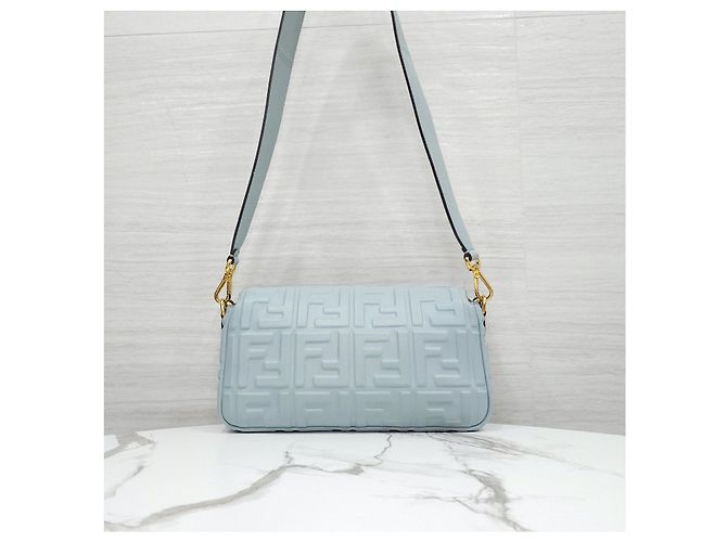 Fendi Borsa a spalla Medium in pelle Nappa embossed FF Blu - vista 13