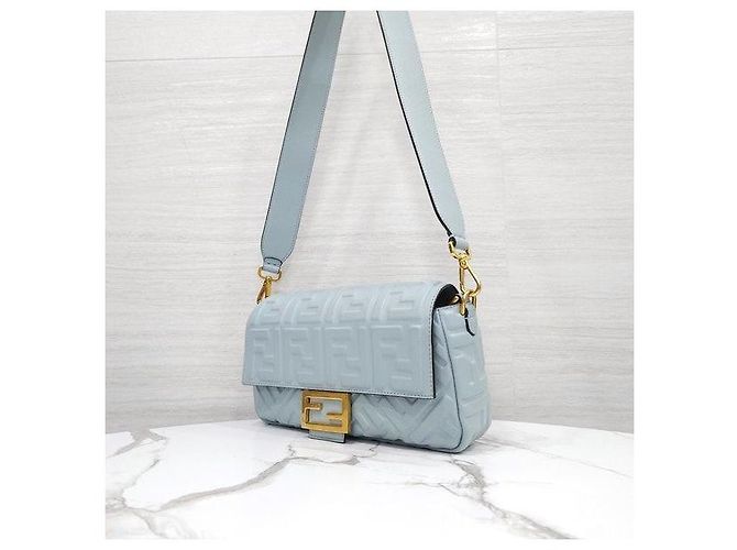 Fendi Borsa a spalla Medium in pelle Nappa embossed FF Blu - vista 2