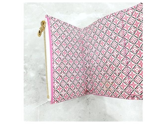 Louis Vuitton Cartera Victorine Giant Monogram - vista 5