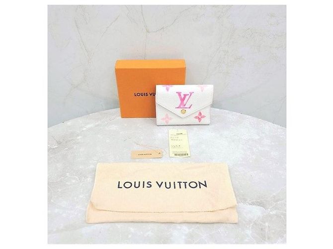 Louis Vuitton Cartera Victorine Giant Monogram - vista 8