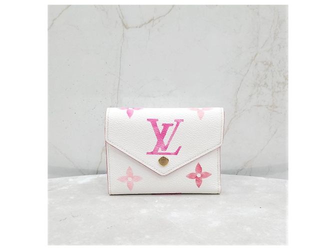 Louis Vuitton Cartera Victorine Giant Monogram - vista 9