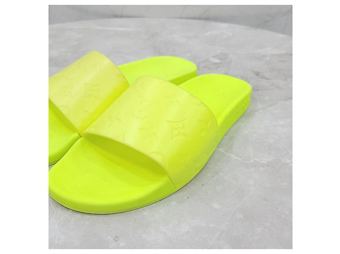 Louis Vuitton Pantofole Neon Monogram Watercolor - vista 14