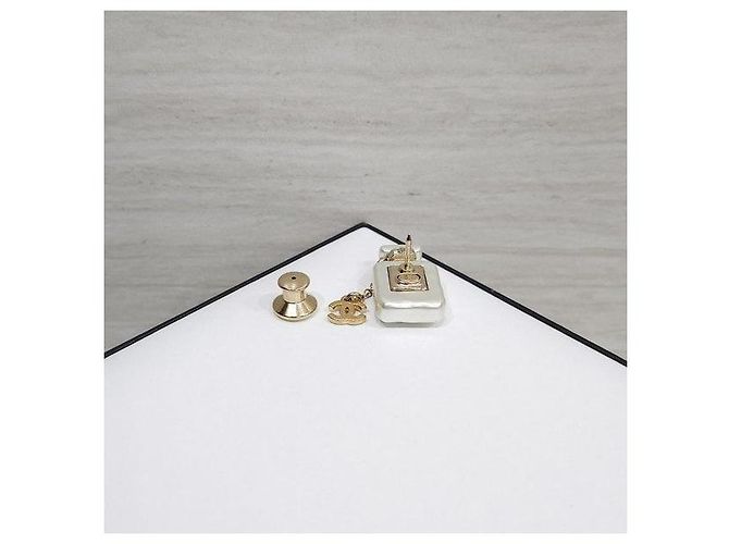 Chanel Number Parfum Logo-Brosche - Ansicht 4