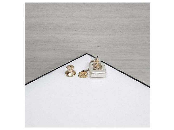 Chanel Number Parfum Logo-Brosche - Ansicht 9