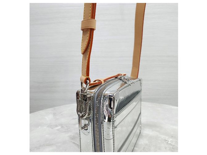Louis Vuitton Borsa a Tracolla Trunk Argento - vista 15