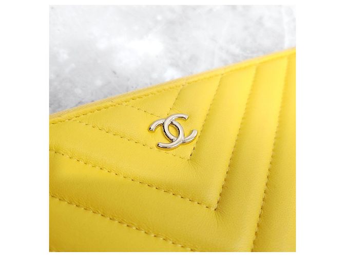 Chanel Borsa a Pochette Chevron Medium Yellow Gold - vista 14
