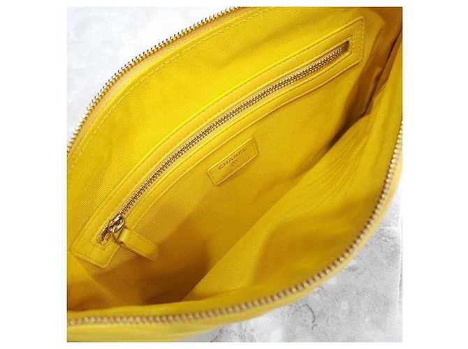Chanel Borsa a Pochette Chevron Medium Yellow Gold - vista 8