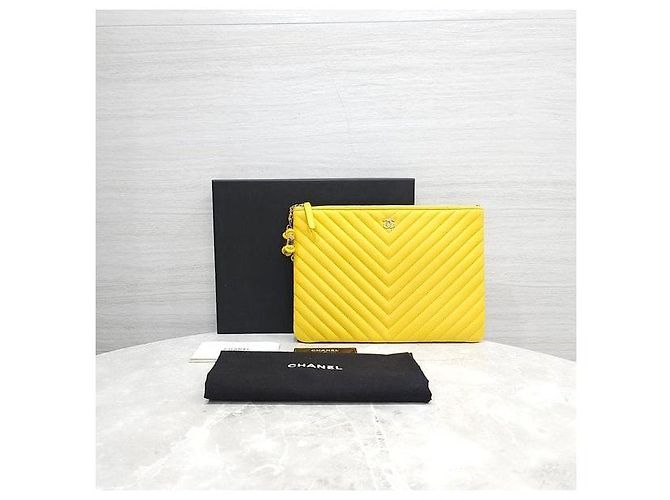 Chanel Borsa a Pochette Chevron Medium Yellow Gold - vista 9