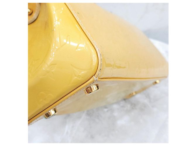 Louis Vuitton Borsa a spalla Tote Monogram Vernis Gialla - vista 10