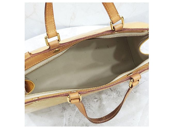 Louis Vuitton Borsa a spalla Tote Monogram Vernis Gialla - vista 11