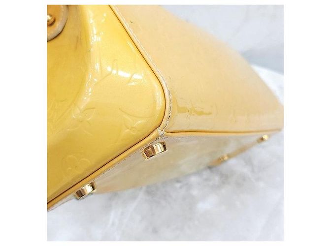Louis Vuitton Borsa a spalla Tote Monogram Vernis Gialla - vista 4