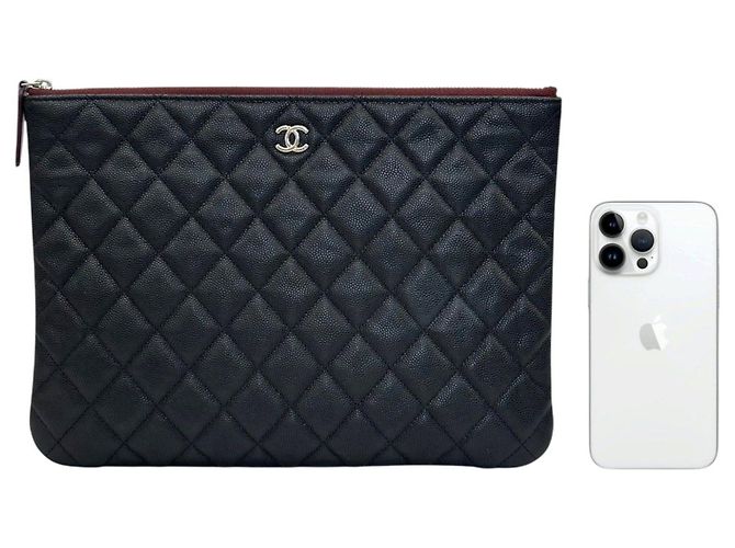 Chanel Classic Clutch Medium Black Caviar Silver Hardware - vista 3