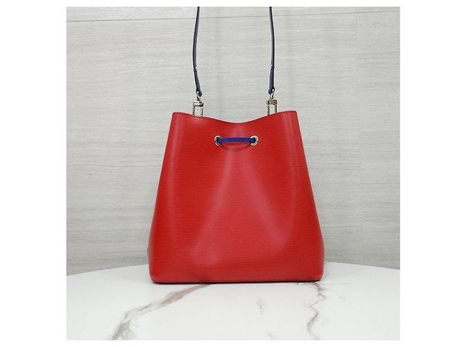 Néonoé Louis Vuitton Neo Noe MM Cuir Épi Rouge Coquelicot - vue 3
