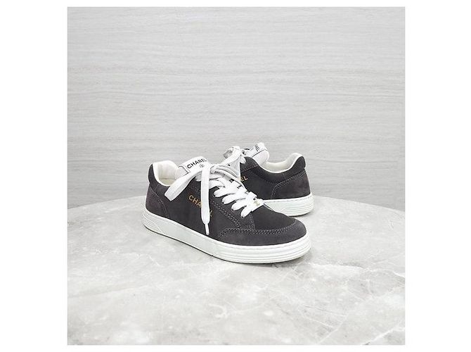 Baskets Chanel Logo en daim vert - vue 3