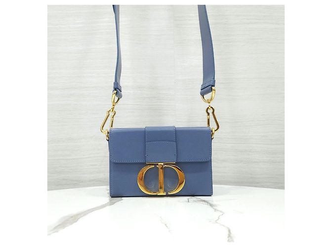 Dior Borsa Box Montaigne in vitello blu, mini borsa a spalla dorata - vista 11