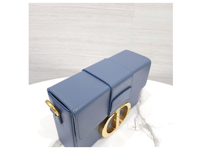 Dior Borsa Box Montaigne in vitello blu, mini borsa a spalla dorata - vista 14