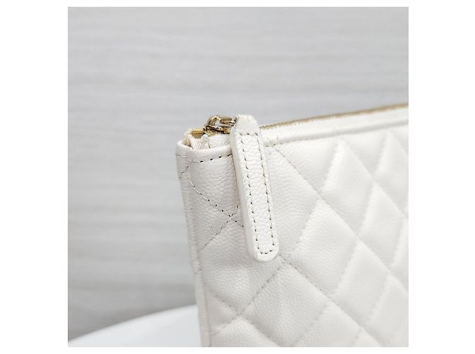 Chanel Classic Clutch Large Caviar White Gold - vista 14