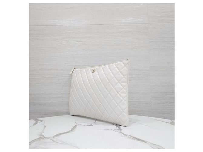 Chanel Classic Clutch Large Caviar White Gold - vista 2