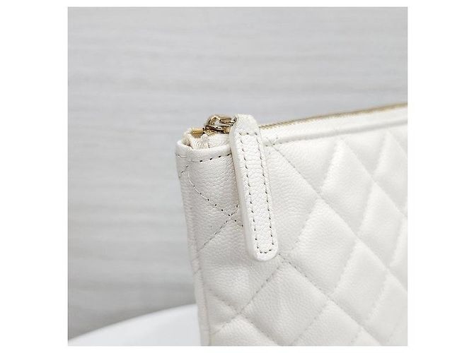 Chanel Classic Clutch Large Caviar White Gold - vista 4