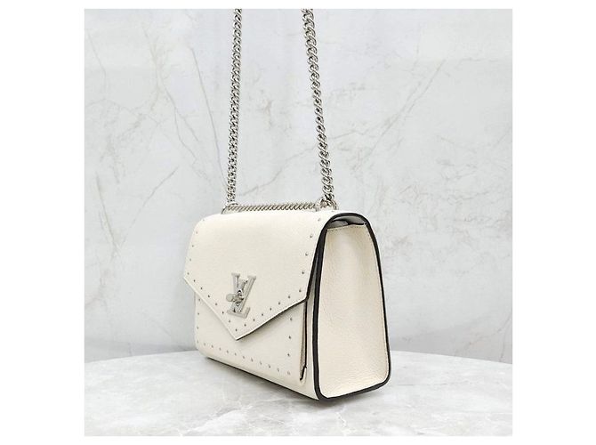 Louis Vuitton Borsa a tracolla My Lockme BB Chain Cream - vista 10