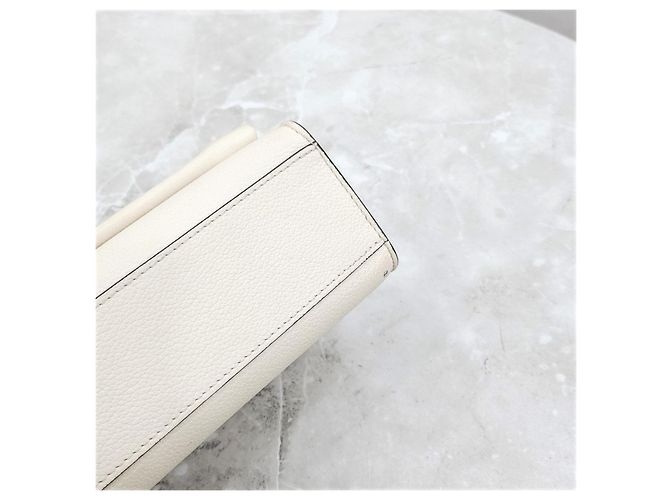 Louis Vuitton Borsa a tracolla My Lockme BB Chain Cream - vista 14