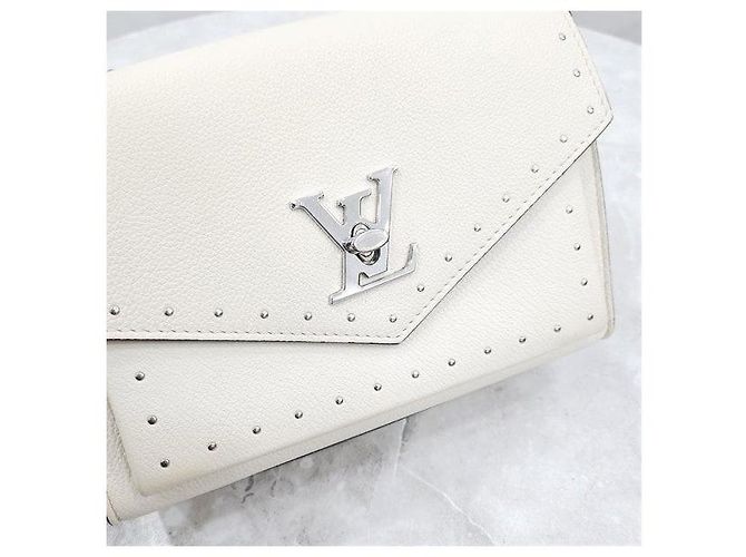 Louis Vuitton Borsa a tracolla My Lockme BB Chain Cream - vista 4
