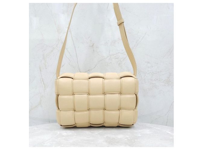 Bottega Veneta Borsa a tracolla imbottita Cassette Beige Small - vista 12