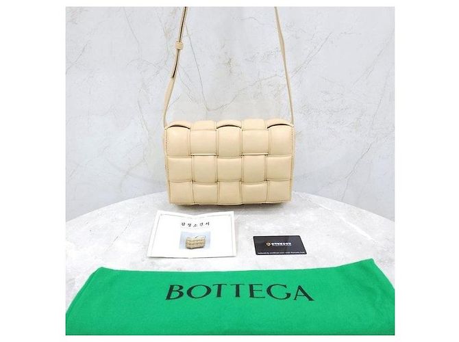 Bottega Veneta Borsa a tracolla imbottita Cassette Beige Small - vista 9