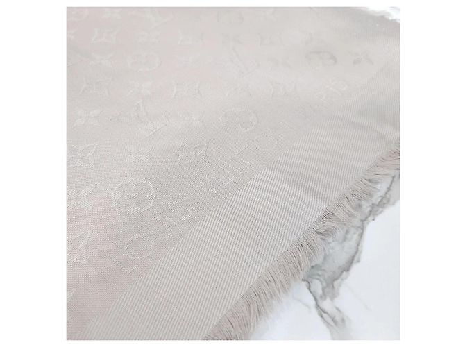 Louis Vuitton Cachecol Xale de Lã e Seda Monogram Classic Grey - vista 5