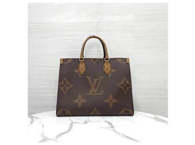 Louis Vuitton Borsa a tracolla OnTheGo MM Monogram Tote - vista 11